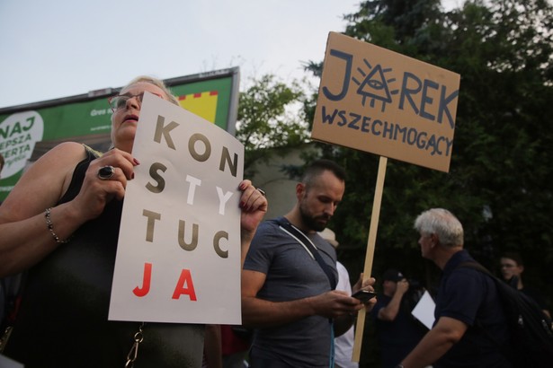 Protest zorganizowany przed domem prezesa PiS Jarosława Kaczyńskiego