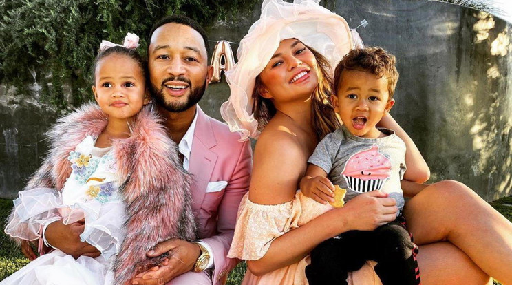 Harmadik gyermekét várja a sztárpár, Chrissy Teigen és John Legend. / Fotó: Northfoto