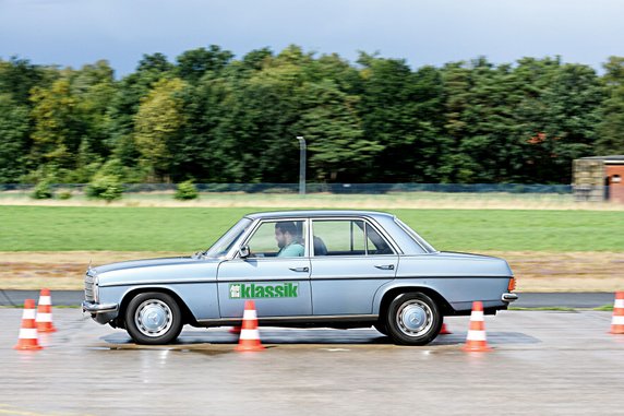 Mercedes 230.4 (W115)