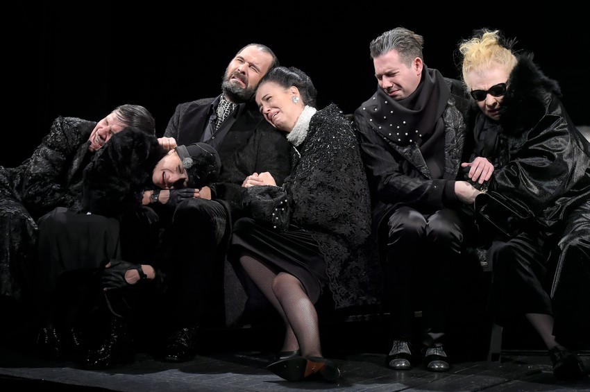 Ožalošćena porodica na sceni Narodnog pozorišta