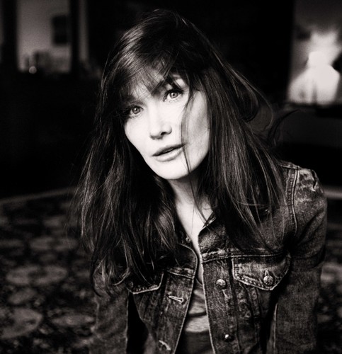 Carla Bruni na zdjęciach z nowej sesji do 'Little French Songs'