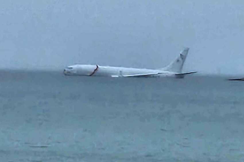 Avion sleteo u zaliv na Havajima