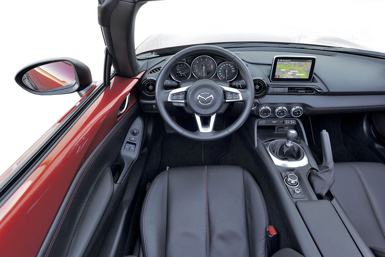 Mazda MX-5 kontra Fiat 124 Spider - takie same, a jednak inne