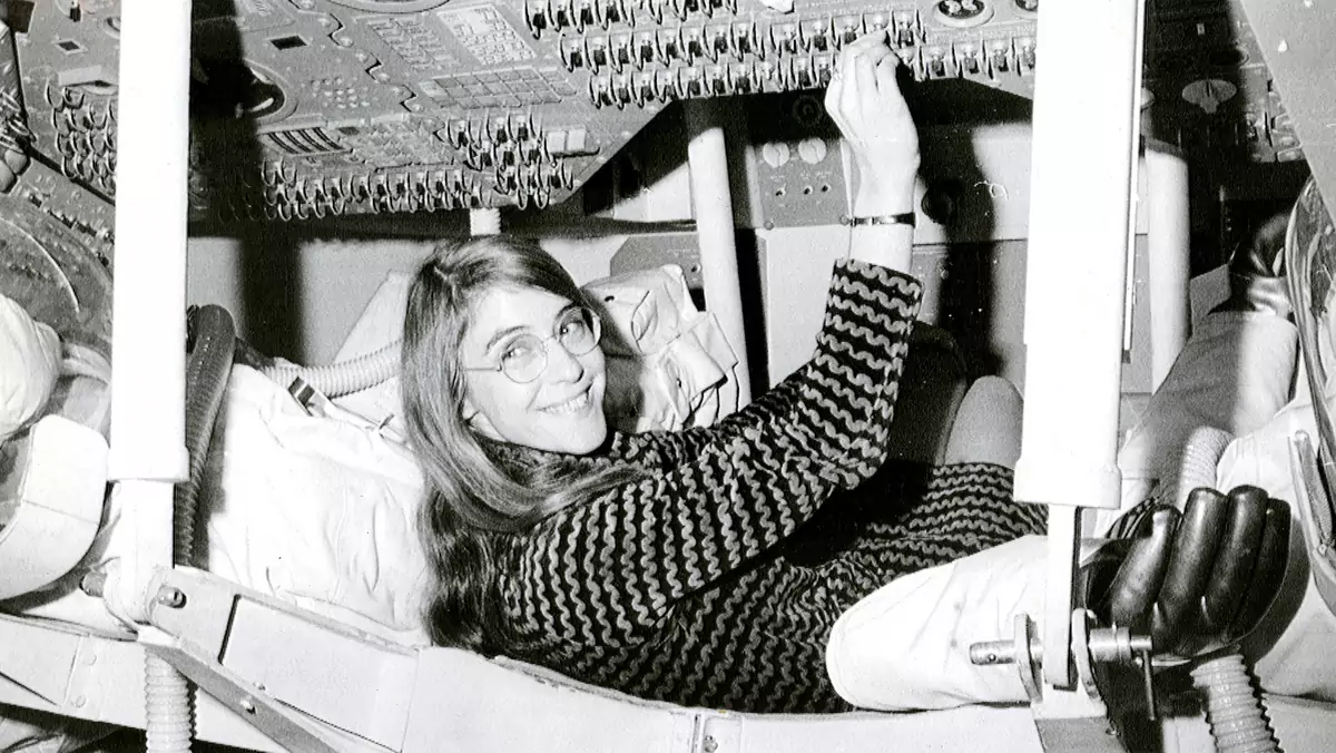 Margaret Hamilton pracująca przy Apollo Command Module