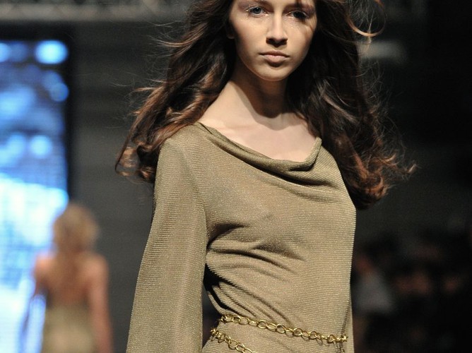 Natalia Jaroszewska w kolekcji wiosna-lato 2011 na Fashion Week Poland
