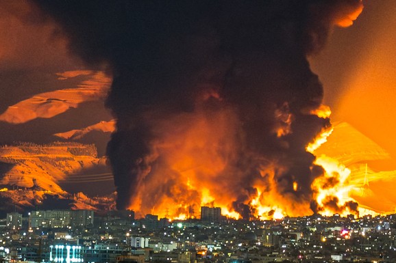 LONDON ODOBRIO NAPADE NA IRAN, ONI PRETE CELOM SVETU Dok Tramp slavi "potpuno uništenje" neprijatelja, iz Teherana poručuju: "Pokazaćemo nultu suzdržanost"