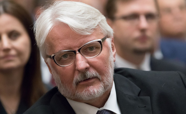 Waszczykowski skarży się na "skandaliczne warunki" lotu do Brukseli? PLL LOT odpowiada