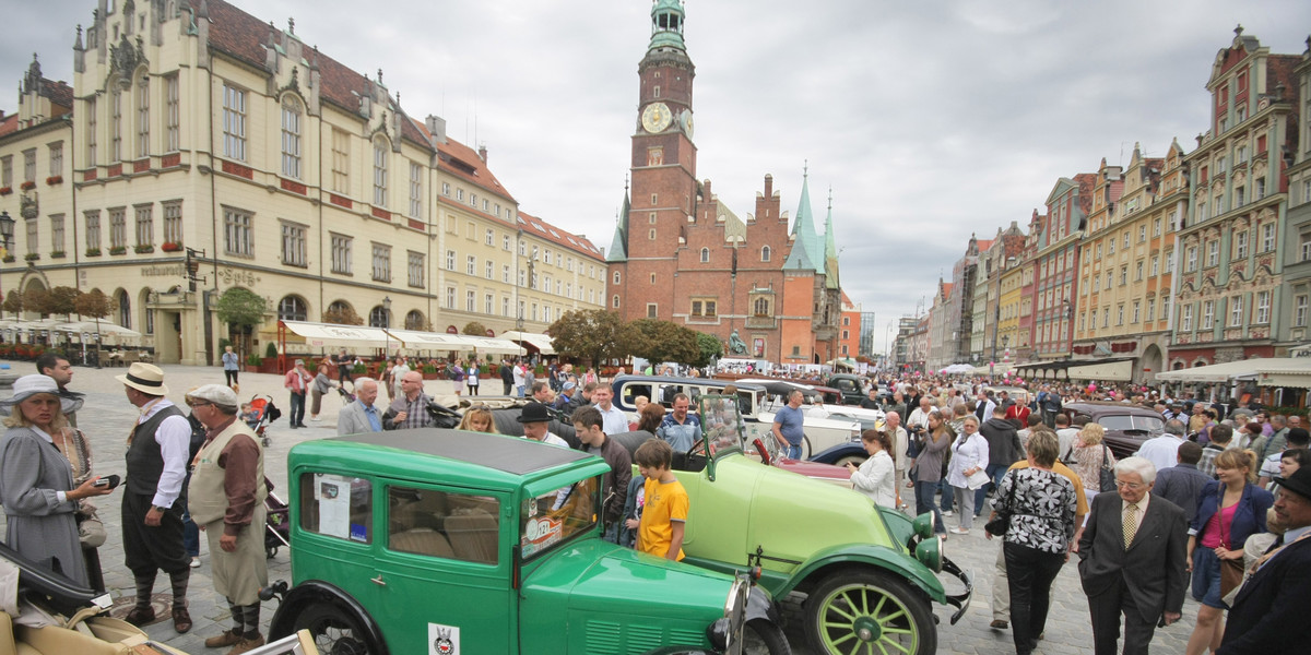 Zlot samochodów zabytkowych we Wrocławiu