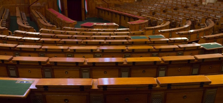 Opozycyjni posłowie ukarani obcięciem diet. Protestowali przeciwko zmianom w węgierskim kodeksie pracy