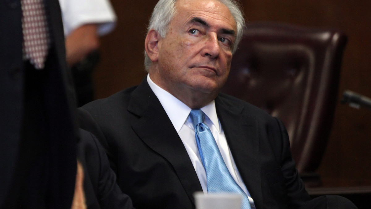 Były szef MFW Dominique Strauss-Kahn nie przyzna się do żadnego, nawet pobocznego zarzutu z aktu oskarżenia, jeśli prokuratura na Manhattanie zaproponuje mu ugodę w celu zamknięcia sprawy - zapowiedział dzisiaj w dzienniku "New York Times" jego adwokat William Taylor.