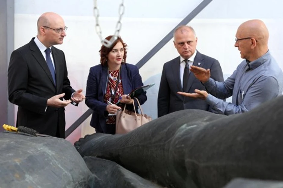 Ambasador Mondoloni i Goran Vesić obišli radove