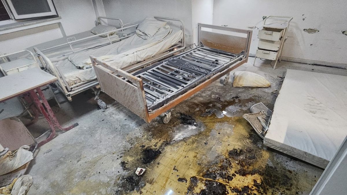 Incendiu la Spitalul Judeţean Reşiţa: o persoană a fost rănită după ce a ars un pat dintr-un salon.16 pacienţi, evacuaţi