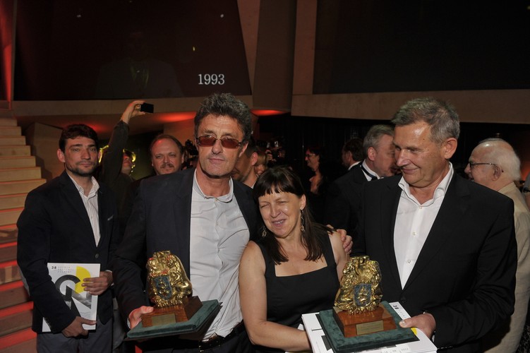 Paweł Pawlikowski, Ewa Puszczyńska, Piotr Dzięcioł na gali kończącej 38. Gdynia - Festiwal Filmowy