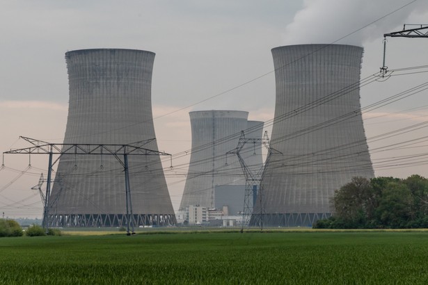 Elektrownia jądrowa w Dampierre-en-Burly, Francja.