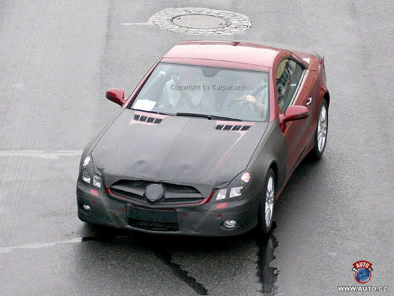 Zdjęcia szpiegowskie: Podstawowy lifting dla Mercedesa-Benz SL