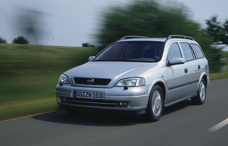 Toyota Corolla kontra Opel Astra II, Skoda Octavia i Peugeot 307 - Które używane kombi okaże się lepsze dla rodziny?