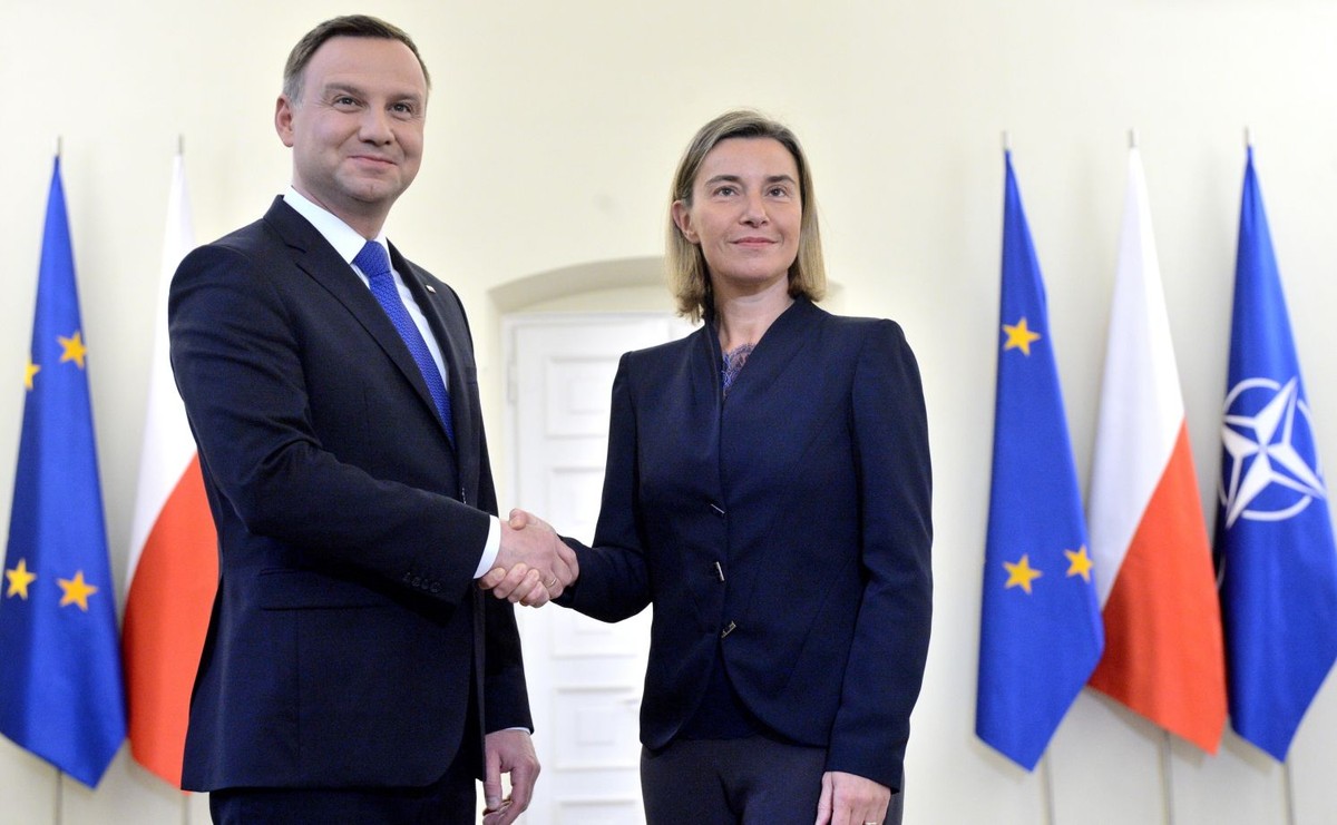 Wysoki przedstawiciel Unii do spraw zagranicznych i polityki bezpieczeństwa Federica Mogherini oraz prezydent Andrzej Duda