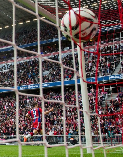 Robert Lewandowski zrobił po meczu selfie z żoną i kibicami