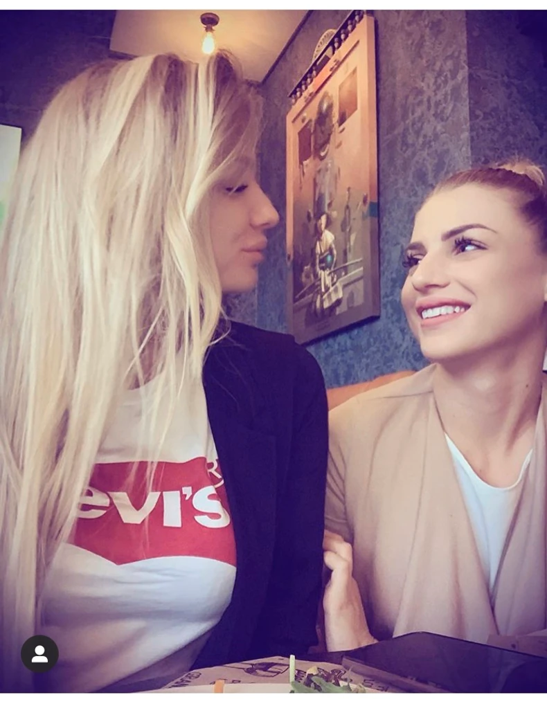 Milica Kemez i njena sestra Mirela