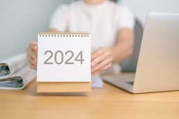 Sierpień 2024 – dni wolne, godziny pracy
