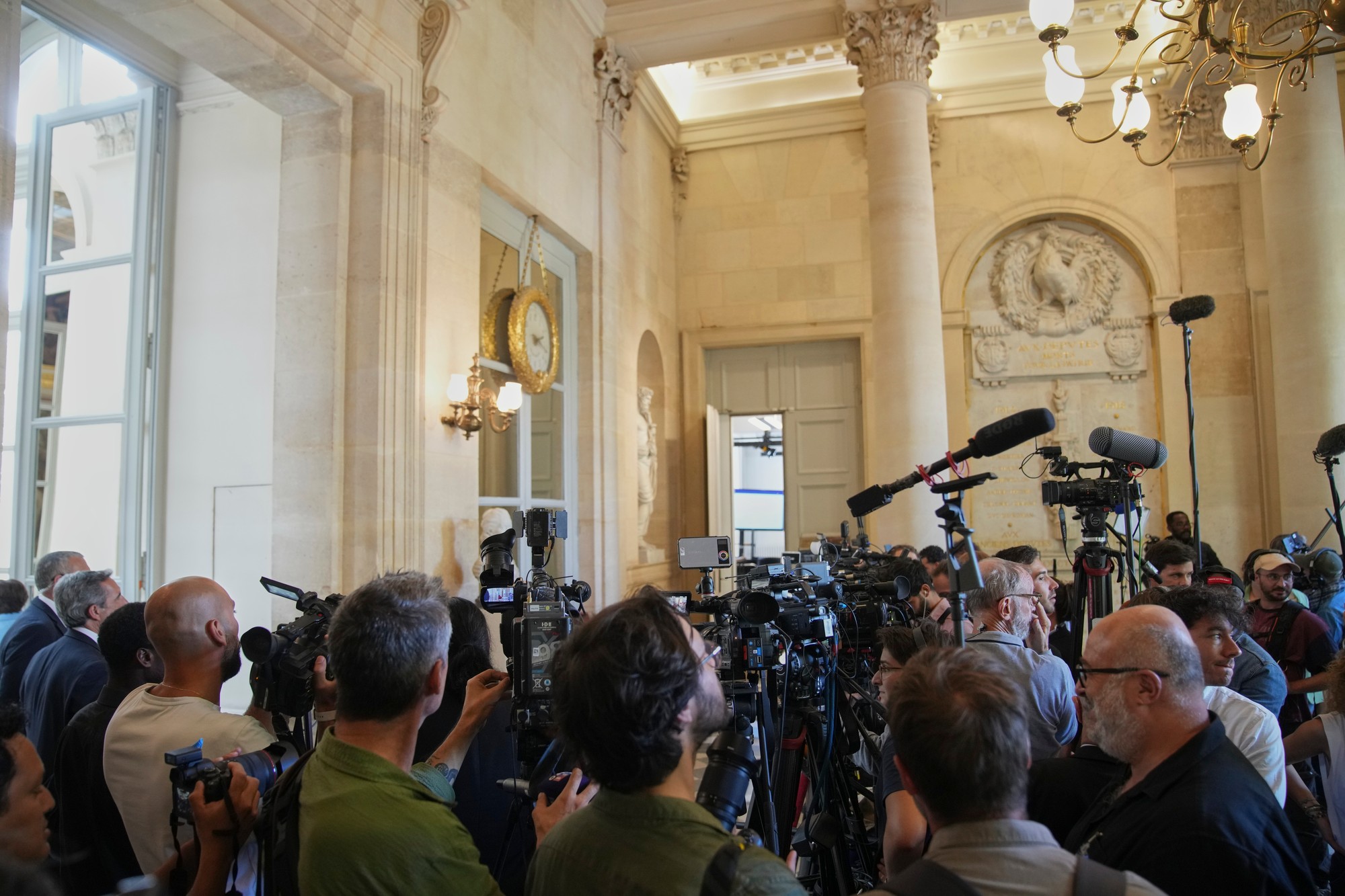 Francúzska vláda vedená premiérom Francoisom Bayrouom v hlasovaní o dôvere  nezískala v parlamente potrebnú podporu.