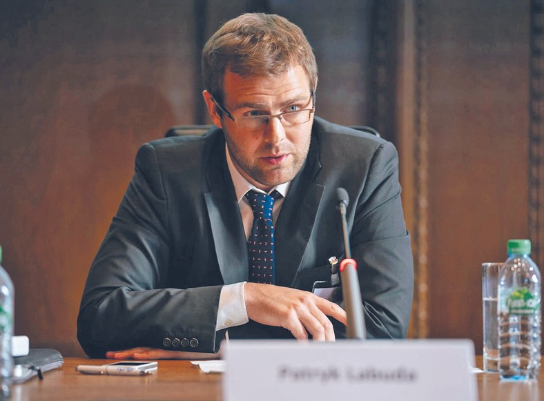 Patryk Labuda, profesor prawa międzynarodowego na Central European University. Jego zainteresowania badawcze to m.in. międzynarodowe trybunały karne i operacje pokojowe ONZ. Autor książki „International Criminal Tribunals and Domestic Accountability”