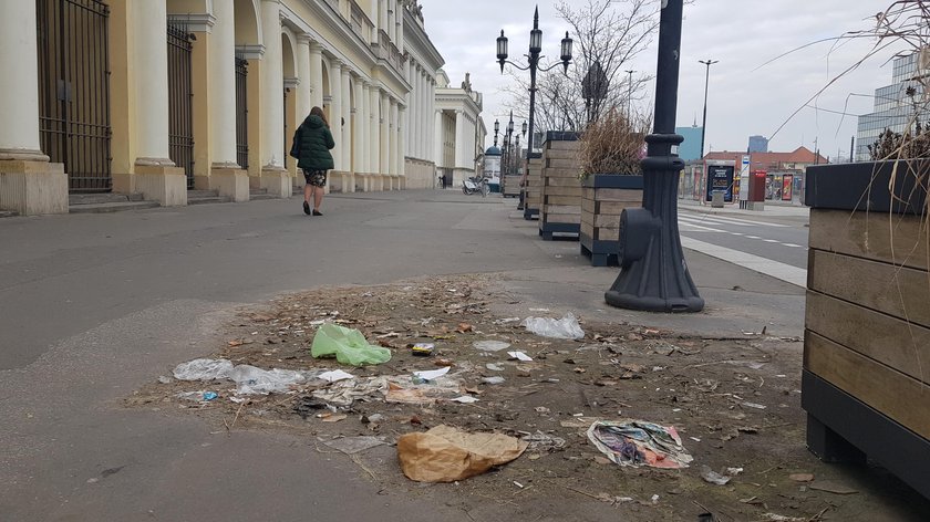 Ziemia niczyja na placu Bankowym