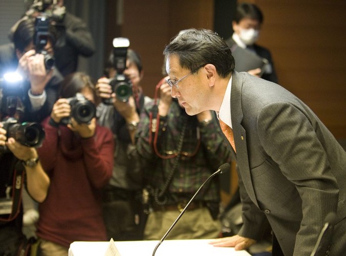 Szef koncernu Toyota Akio Toyoda spotkał się z dziennikarzami, by przeprosić za usterki w autach tej marki