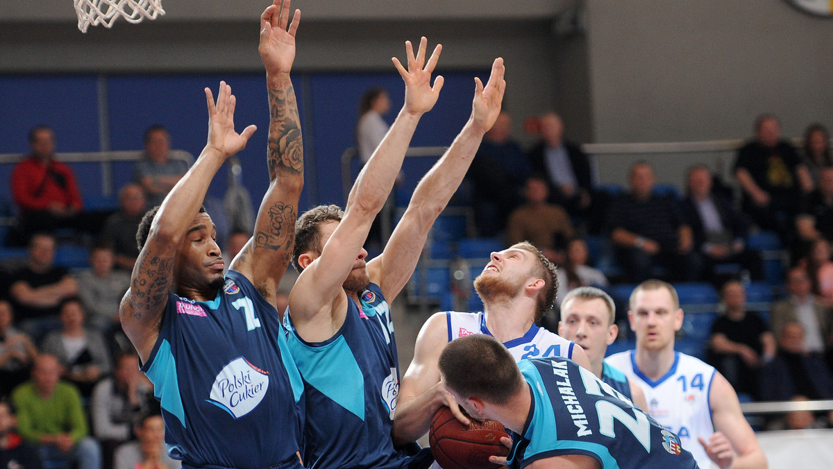 Bezbarwnie wypadł powrót Seana Denisona do Polskiego Cukru Toruń, ale jego drużyna gładko wygrała 84:59 w Tarnobrzegu. W sobotę zwycięstwo w Tauron Basket Lidze odnieśli też koszykarze Energi Czarnych Słupsk.