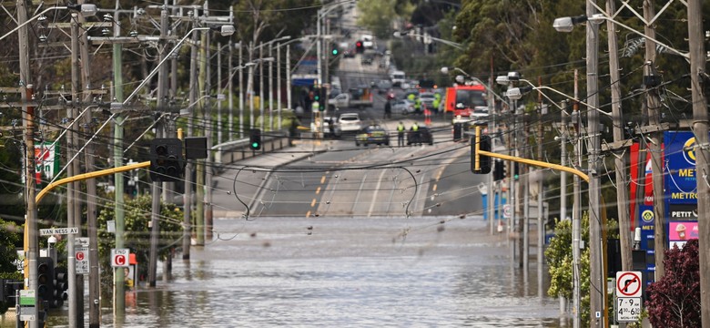 Gwałtowne powodzie w Australi. Tysiące ewakuowanych, dwie osoby zginęły