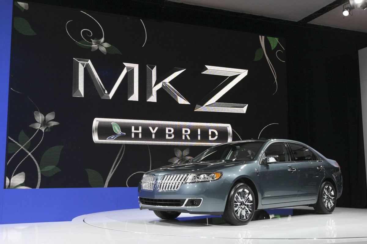 Najbardziej oszczędna hybryda w USA: Lincoln MKZ Hybrid: Oszczędności w ciągu pięciu lat wyniosły 7001 dol.