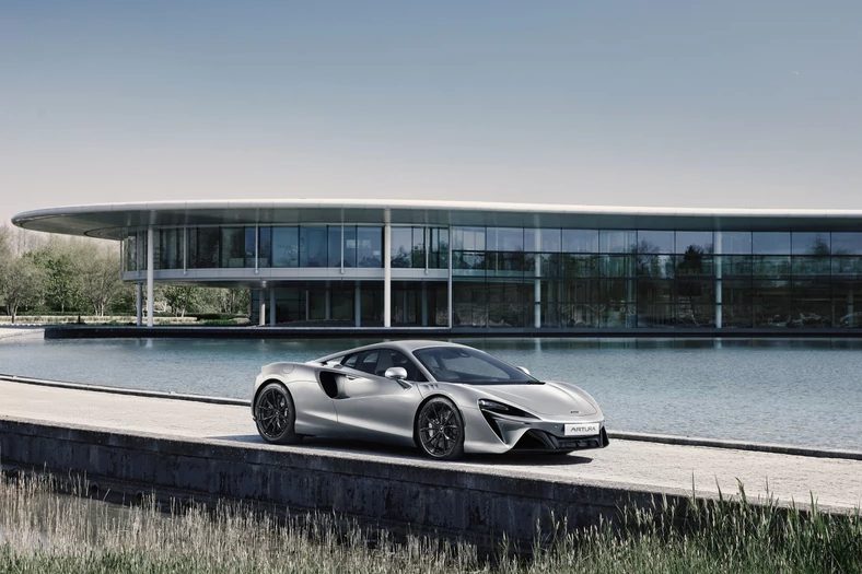 McLaren Artura w jubileuszowej edycji Platinum Jubilee