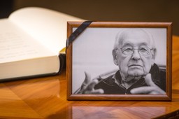 Jan Englert: Wajda nie pozwolił się nigdy zdewaluować