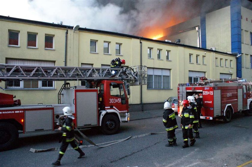 Pożar hali w fabryce folii