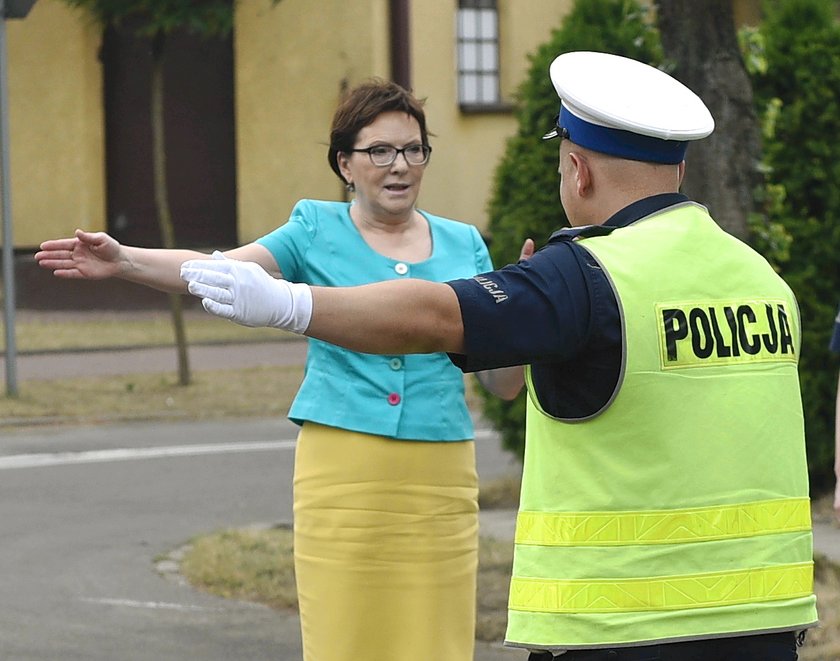 Ewa Kopacz kieruje ruchem drogowym