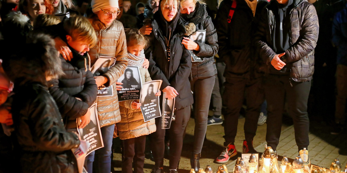 Bliscy na miejscu śmierci 21-latka z Konina