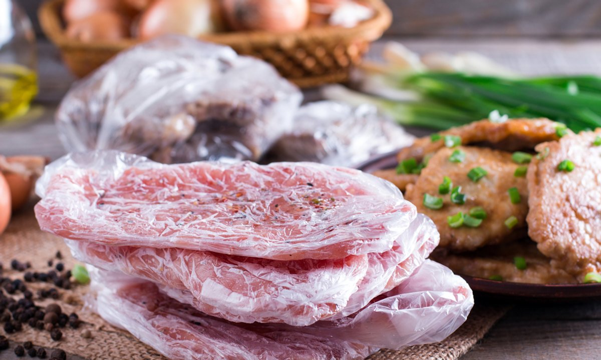 Jak długo można przechowywać mięso w zamrażarce? Nagminnie popełniamy błąd
