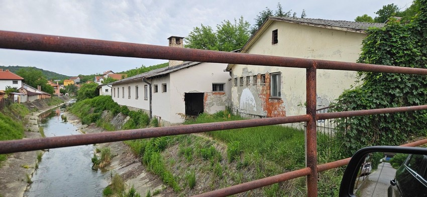 Barake u Leštanima u kojima je spavao mladić osumnjičen za silovanje starice