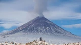 Trzęsienie ziemi spowodowało wybuch wulkanu. Erupcja trwa