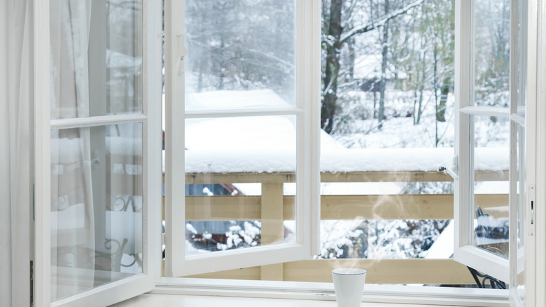 Czy zimą można trzymać jedzenie na balkonie? Wyjaśniamy