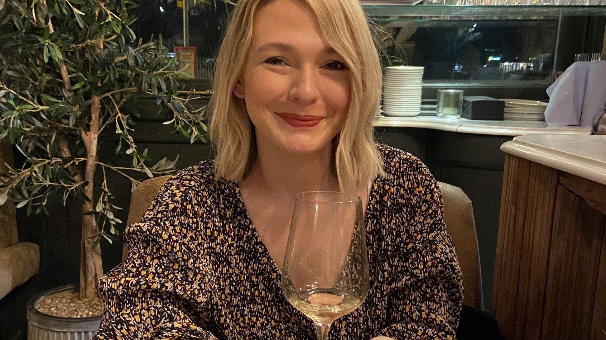 Hollie Thursby odhalila smrteľnú diagnózu vďaka zvláštnej bolesti po víne.