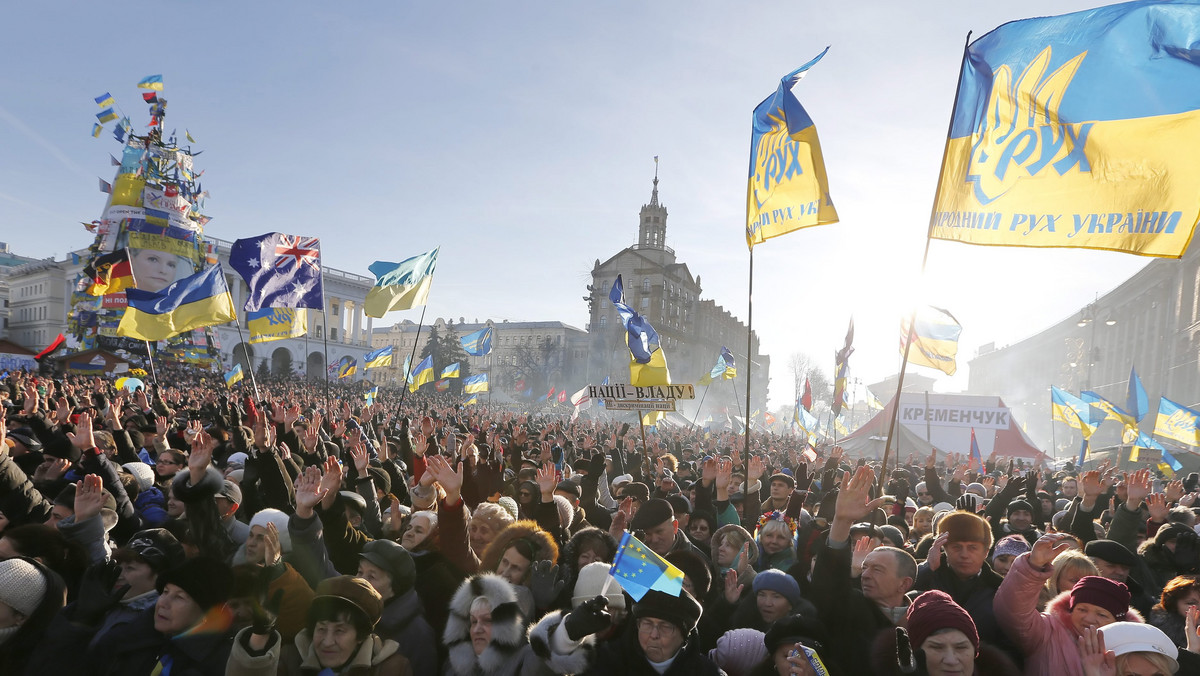 Powstanie ponadpartyjnego ruchu o nazwie "Ogólnonarodowe Zjednoczenie Majdan" ogłoszono dziś na Majdanie Niepodległości w Kijowie, gdzie od ponad miesiąca trwają protesty zwolenników integracji europejskiej, zwane Euromajdanem. - Urządzimy tej władzy takie piekło, że ziemia im się będzie palić pod nogami - krzyczał ze sceny jeden z liderów opozycji, szef nacjonalistycznej partii Swoboda, Ołeh Tiahnybok.