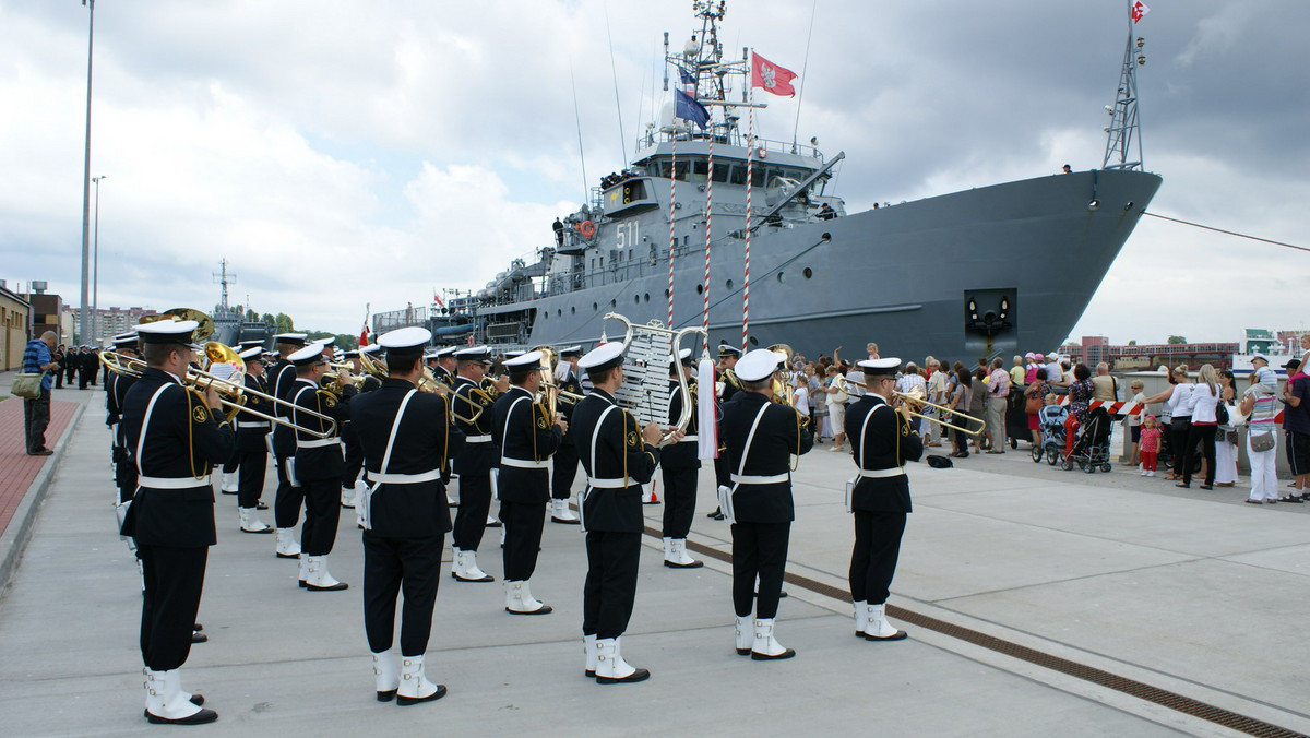 ORP Czernicki zawinął z wizytą do portu w Portsmouth przed wyruszeniem na Morza Śródziemne i Morza Czarne gdzie rozpocznie dowodzenie natowskim Zespołem Sił Obrony Przeciwminowej.