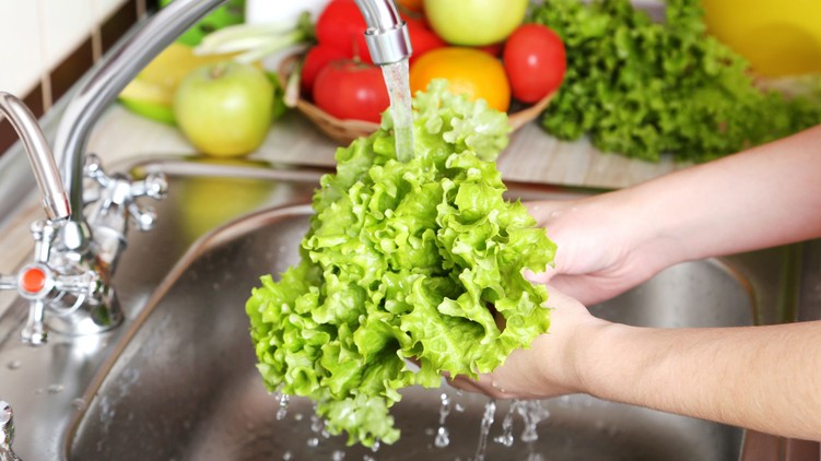 hogyan kell megtisztítani saláta