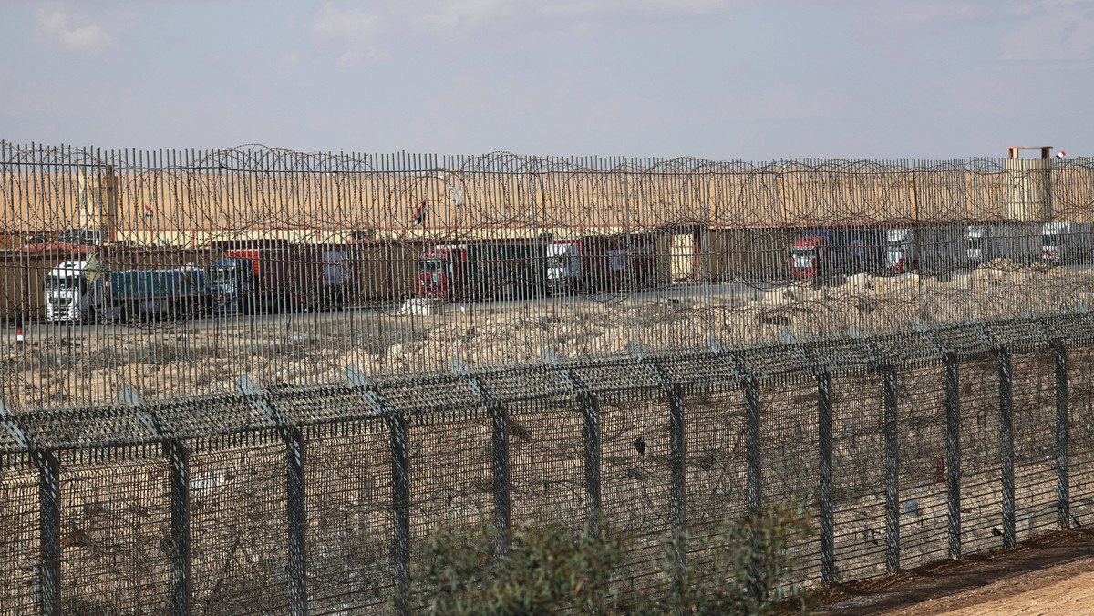 Egipt buduje wielki obóz na granicy z Izraelem. Obawia się działań Tel Awiwu