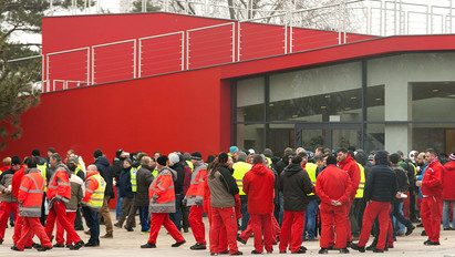 Sztrájkolnak az Audi győri motorgyárában