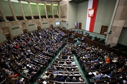Sejm debatował nad projektem w sprawie czternastej emerytury. "Ten projekt to oszustwo"