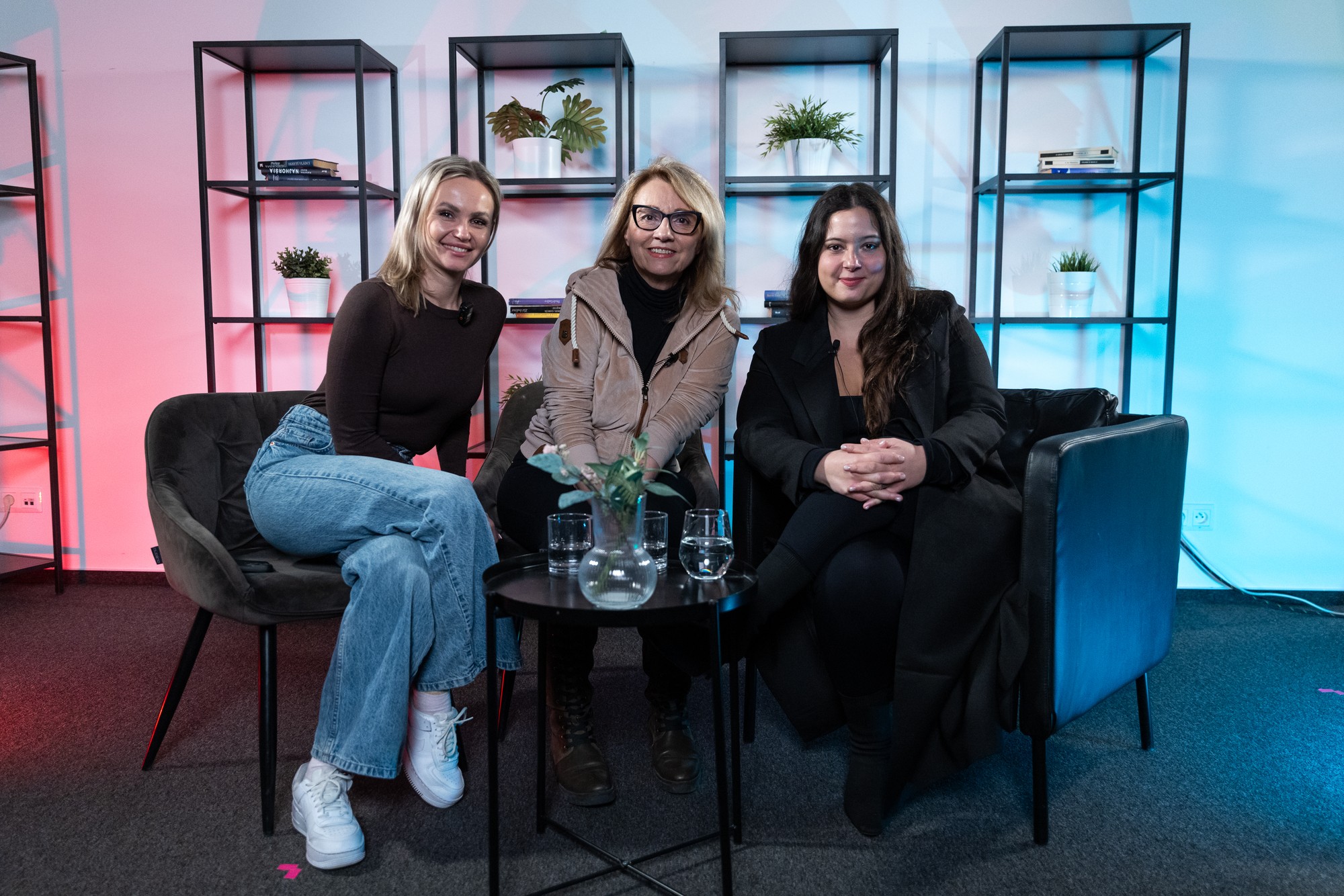 Petra Hlaváčová a Daniela Csinová v podcaste Off Record.