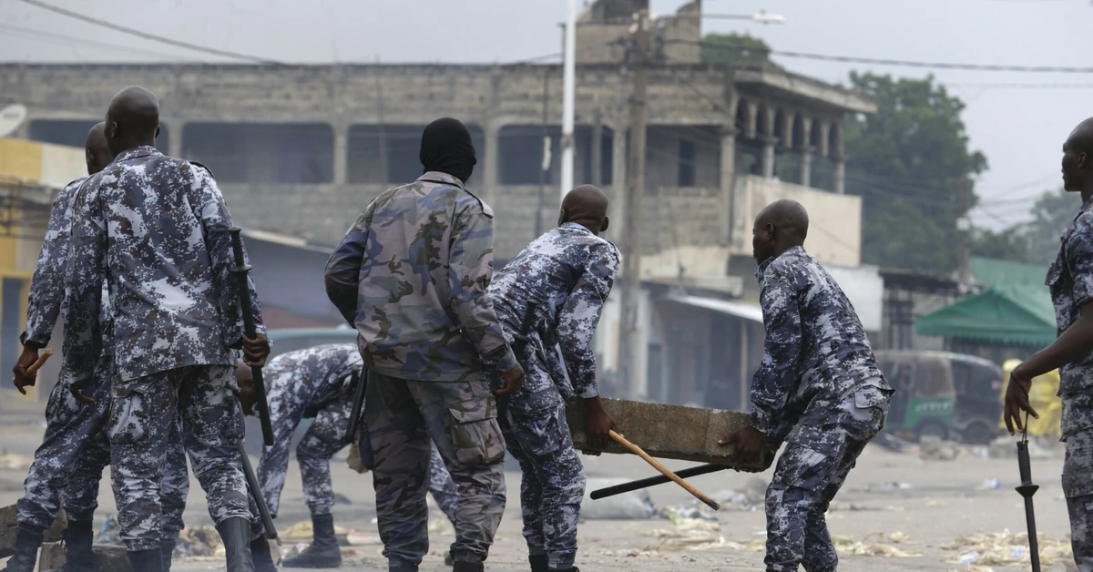 Policja wepchnęła protestantów do wody. Utopiło się co najmniej siedem osób