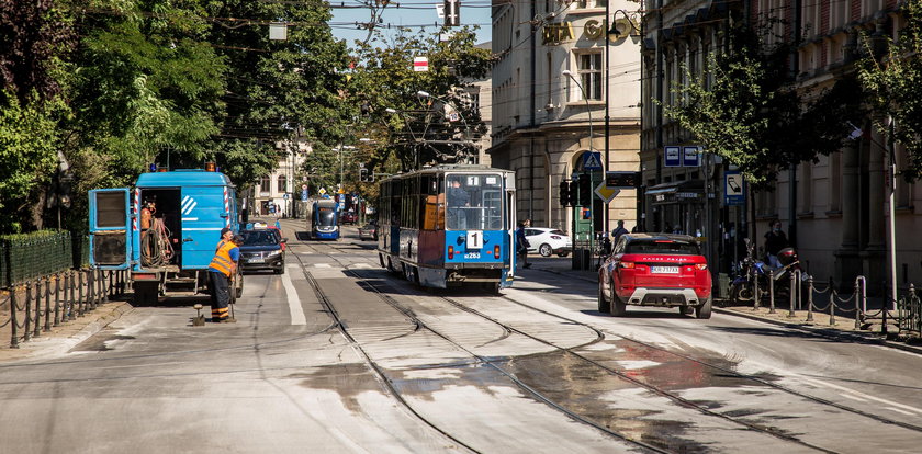 Uwaga, utrudnienia! Rozkopią torowisko przy Poczcie Głównej